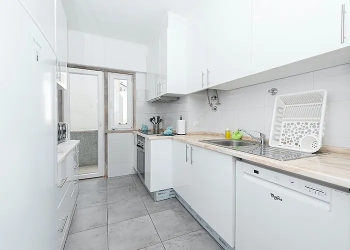 Houze Spacious Near Marques De Pombal